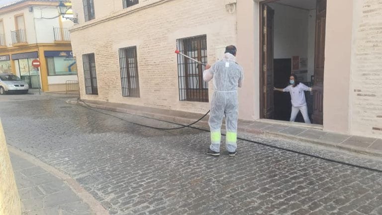 Desinfección en calles, centros escolares y lugares publicos 2