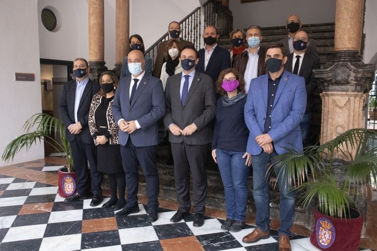 FOTO_Convenio UCO_Foto de familia_02