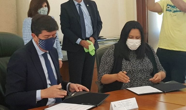 FOTO_Firma convenio Patronato de Turismo y Turismo de Andalucía_04