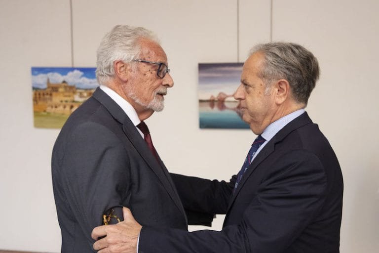 La-muestra-40-anos-defendiendo-tus-derechos-conmemorativa-de-la-figura-del-Defensor-del-Pueblo-recala-en-la-Diputacion-de-Cordoba